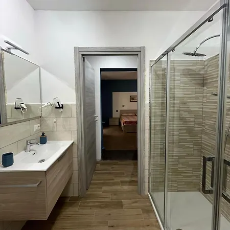 Garden 24 Nocleg ze śniadaniem 3*